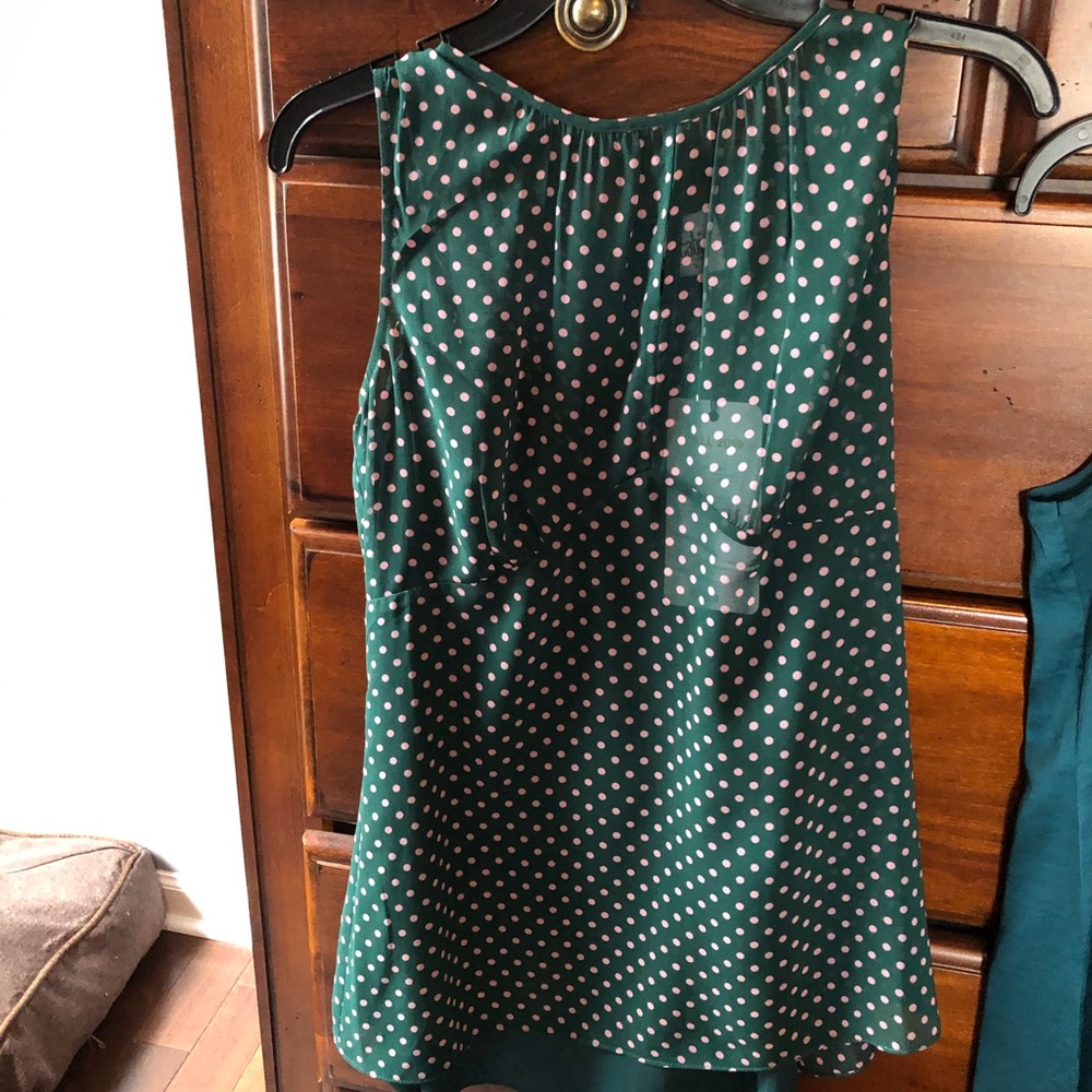 Beautiful color sleeveless top
